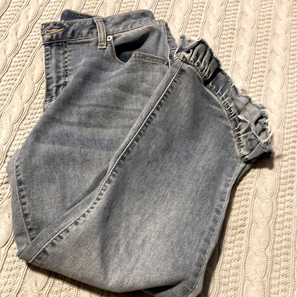 Denim jeans with ruffle legs